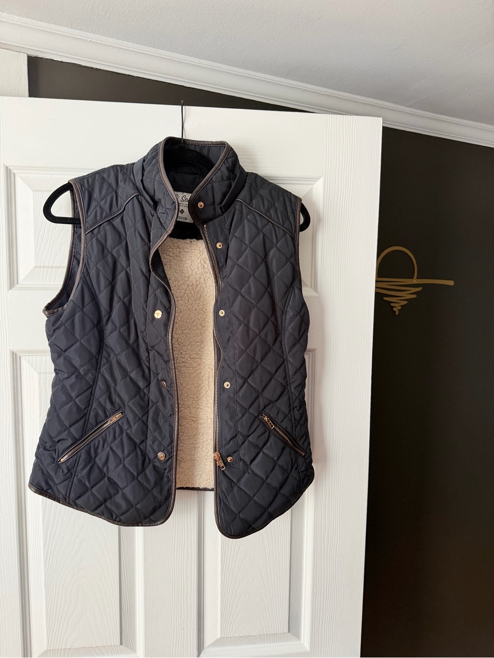 Ci Sono Quilted Sherpa-Lined Vest in Black with Cream Lining